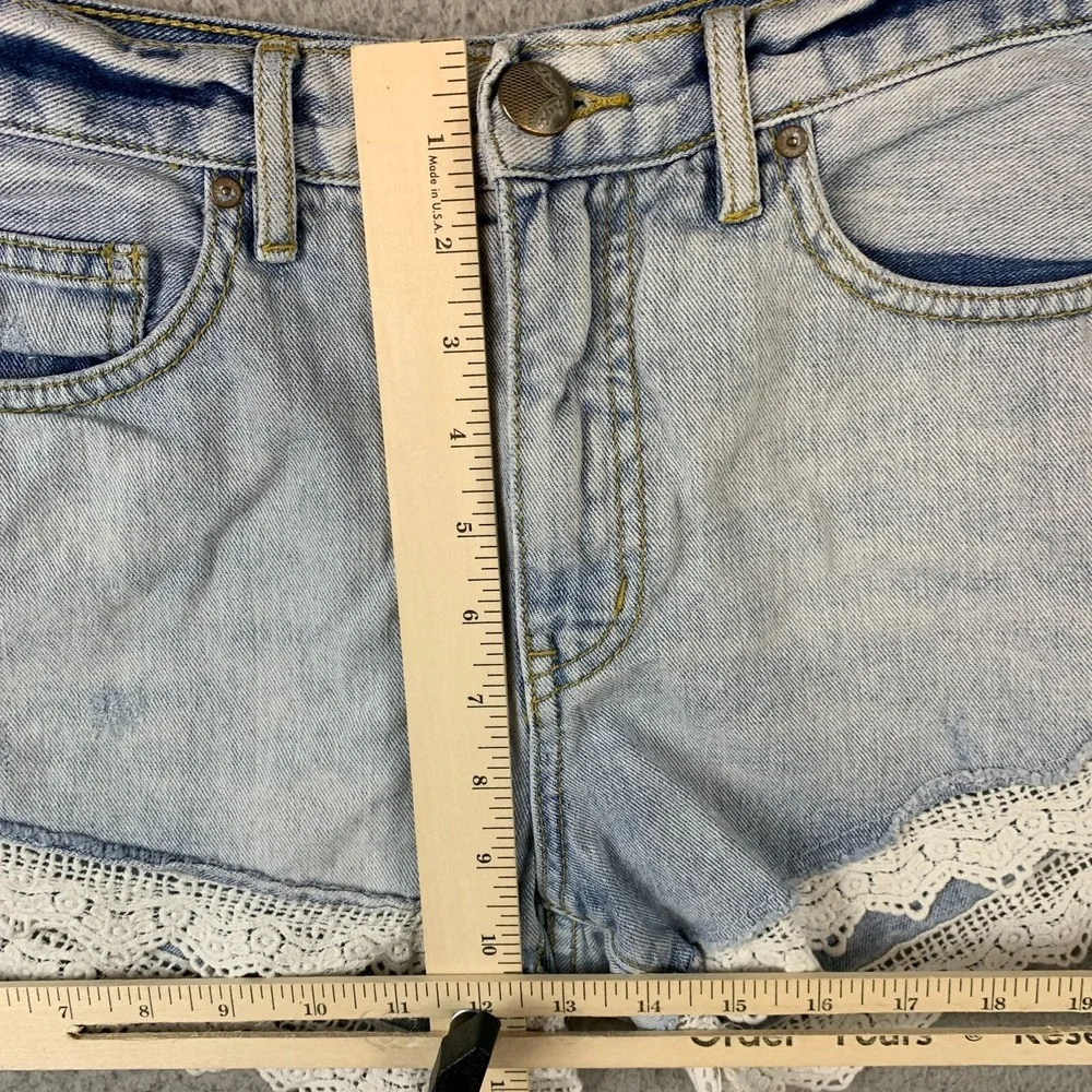 Free People Shorts 26 Denim Crochet Lace Trim Daisy Dukes Y2K Boho Fairy Grunge‎